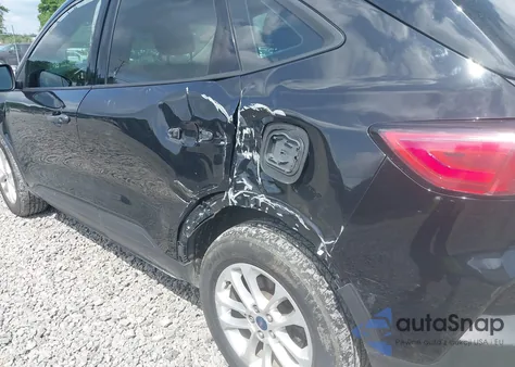 2020 Ford Escape S z USA, uszkodzony, nr VIN 1FMCU9F68LUB62825